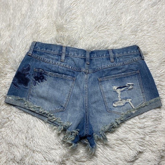 Abercrombie and Fitch high rise Flower embroidered Denim shorts - Picture 2 of 7